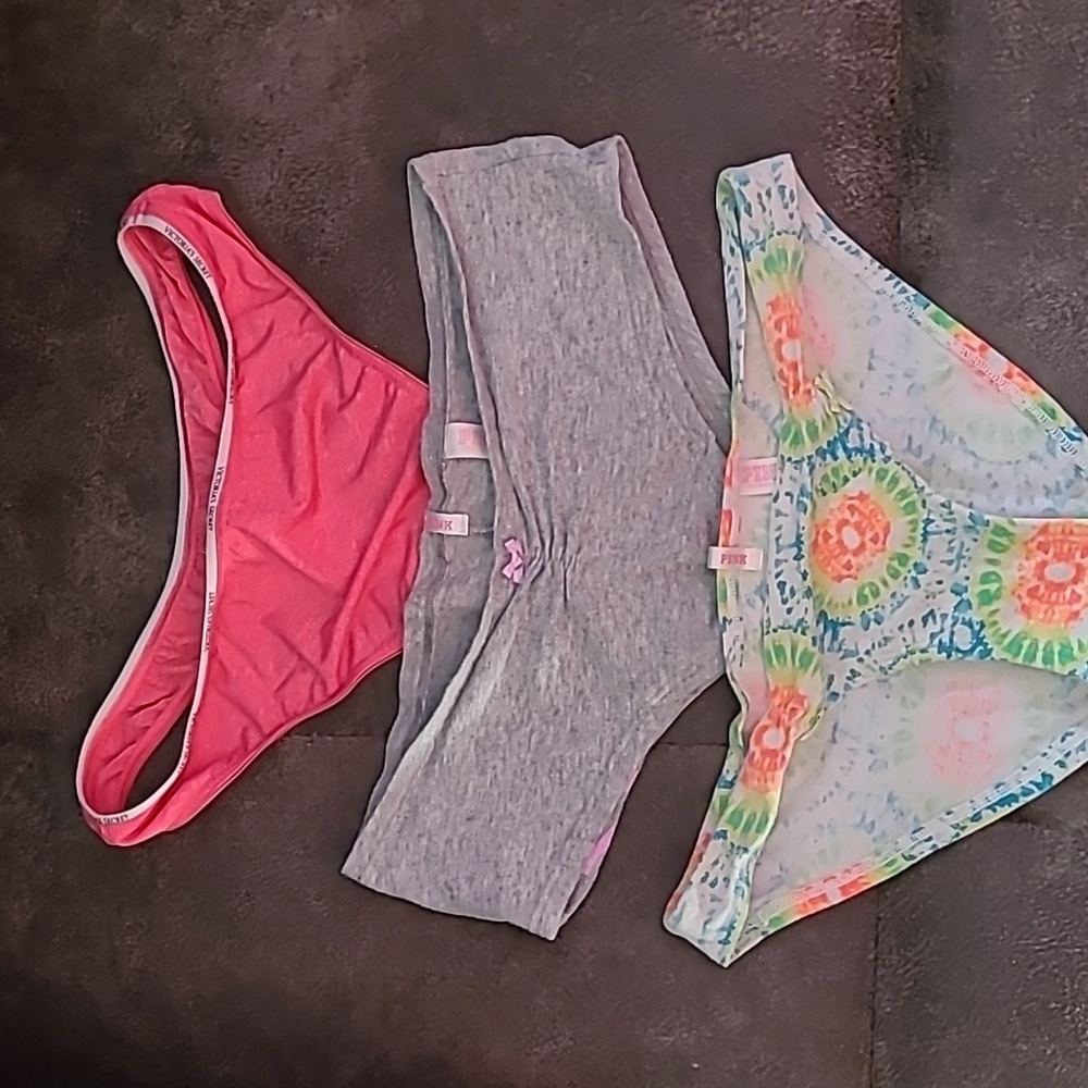 3 pairs of VS parties. All size M.